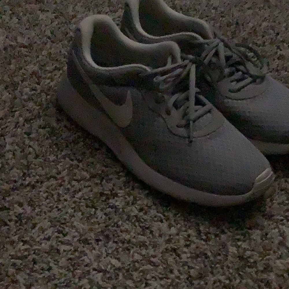 Grey simple nike tennis shoes